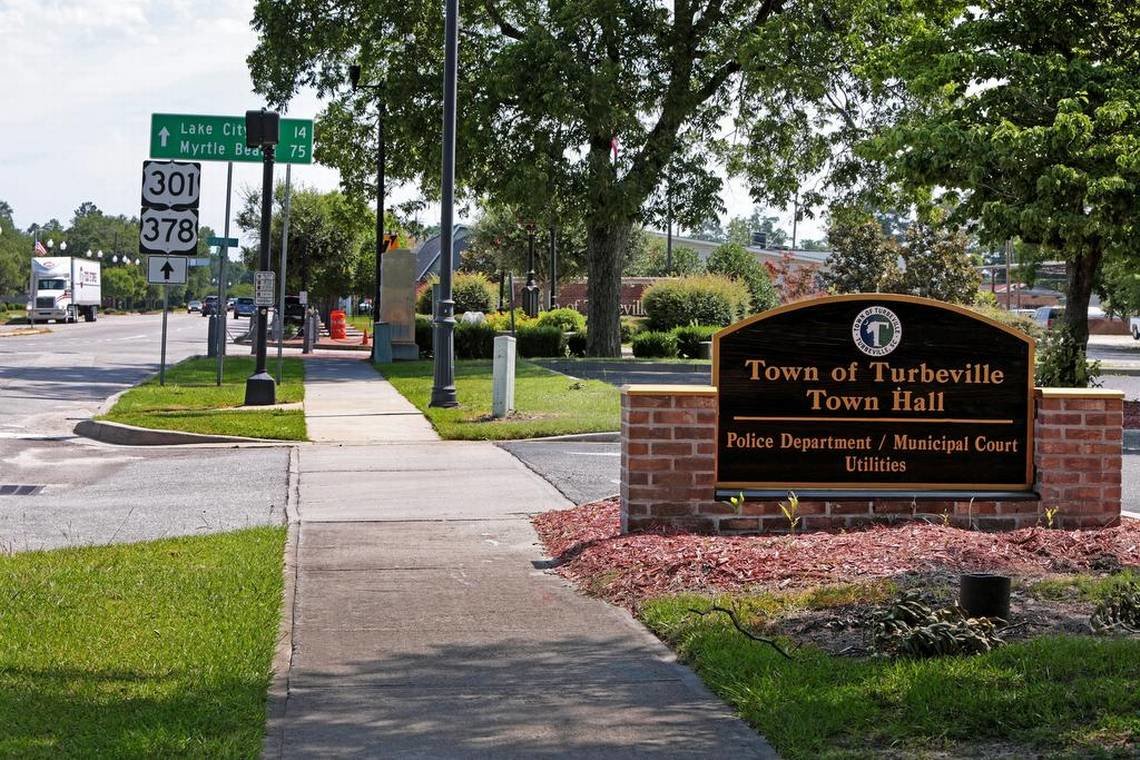 The town of Turbeville recently entered an intergovernmental agreement with Clarendon County to provide police services.